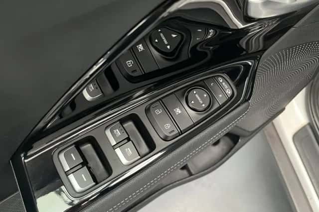 Kia Niro (2019) thumbnail 5