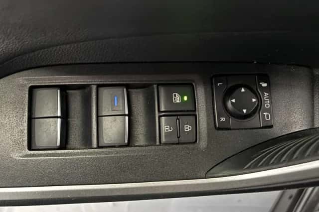 Toyota RAV4 (2020) thumbnail 4