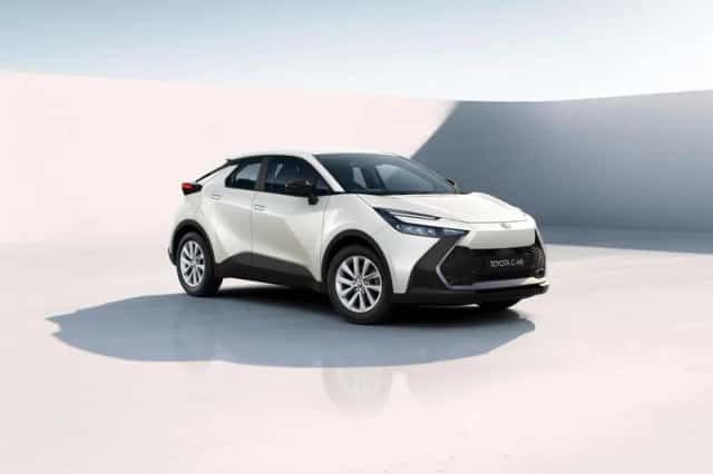 Toyota C-HR (2025) thumbnail 4