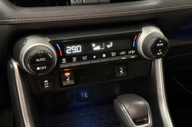 Toyota RAV4 (2024) thumbnail 16