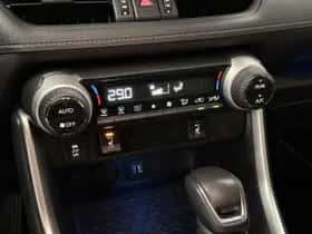 Toyota RAV4 (2024) thumbnail 16