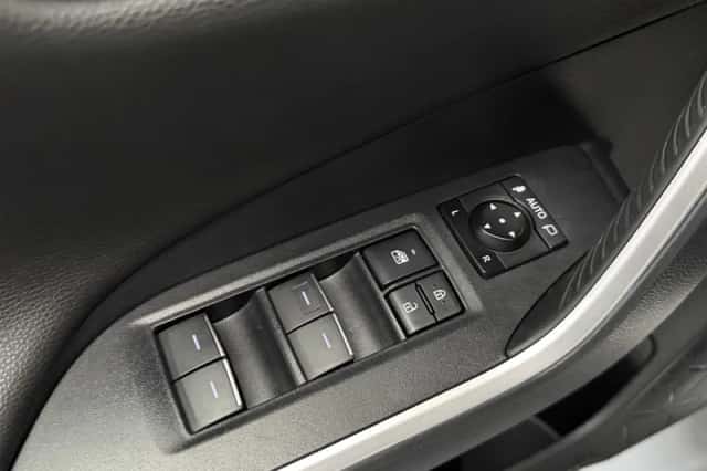 Toyota RAV4 (2024) thumbnail 4