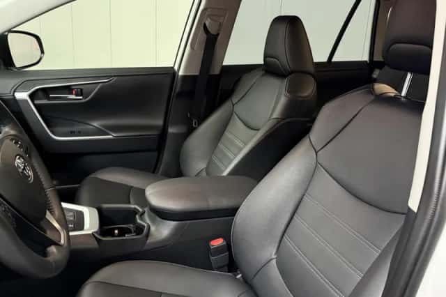 Toyota RAV4 (2024) thumbnail 5