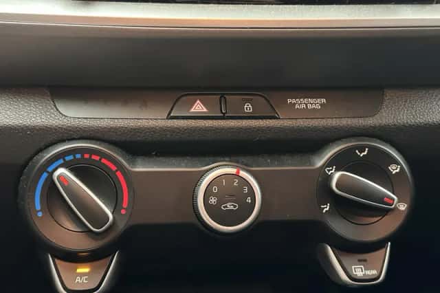 Kia Stonic (2021) thumbnail 13