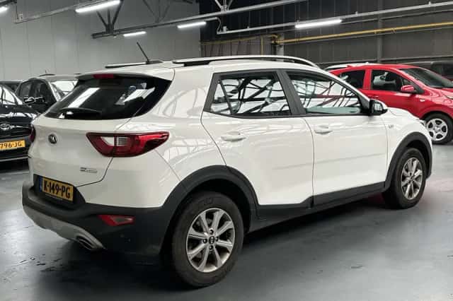 Kia Stonic (2021) thumbnail 23