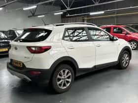 Kia Stonic (2021) thumbnail 23