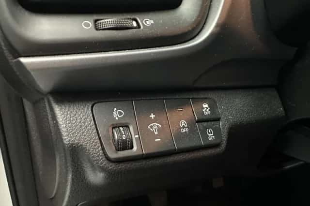 Kia Stonic (2021) thumbnail 4