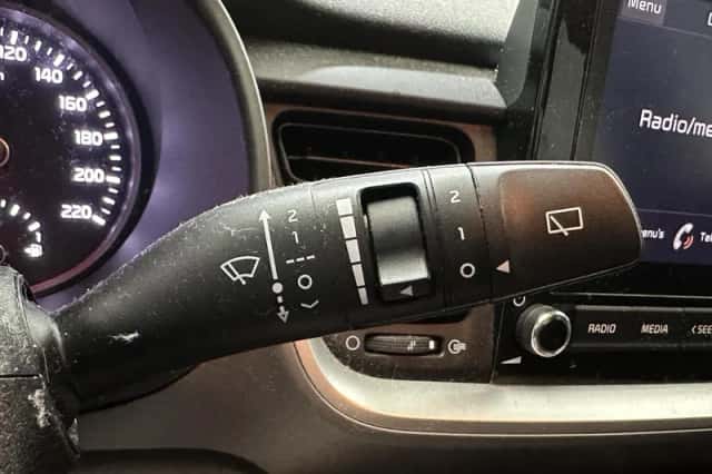 Kia Stonic (2021) thumbnail 7