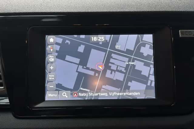 Kia Niro (2018) thumbnail 12
