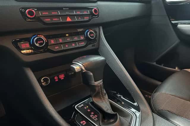Kia Niro (2018) thumbnail 15
