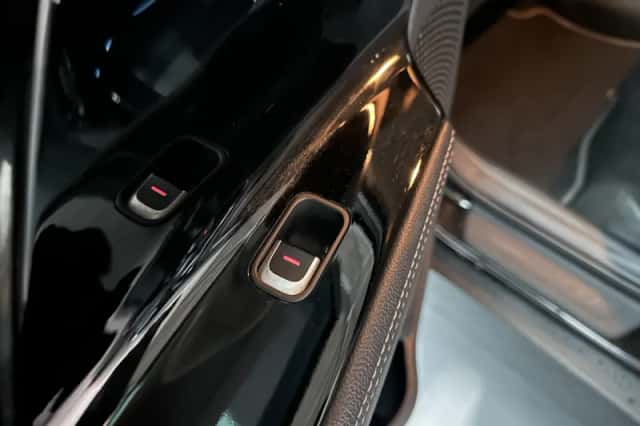 Kia Niro (2018) thumbnail 17