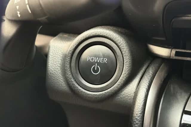 Toyota C-HR (2025) thumbnail 14