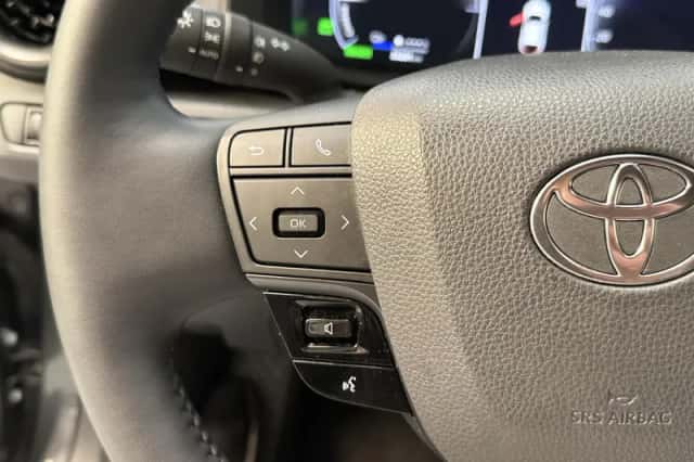 Toyota C-HR (2025) thumbnail 6