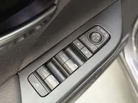 Toyota C-HR (2025) thumbnail 8