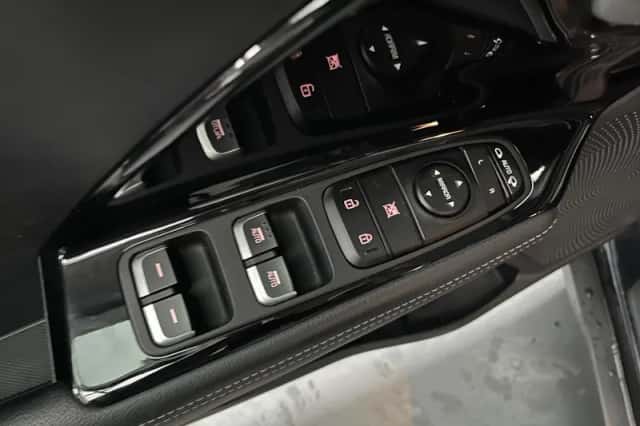 Kia Niro (2019) thumbnail 2