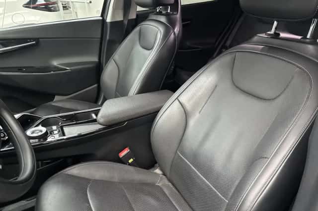 Kia EV6 (2021) thumbnail 2