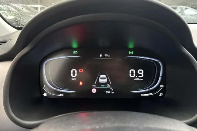 Kia Stonic (2024) thumbnail 3