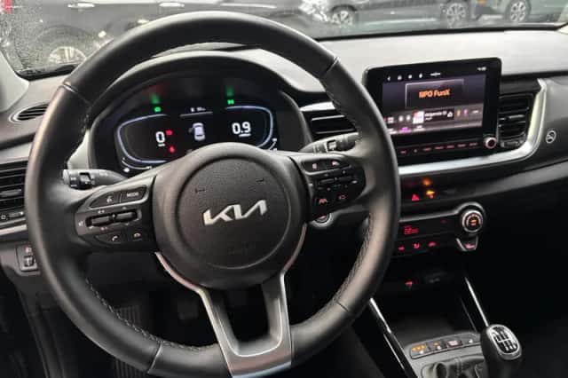 Kia Stonic (2024) thumbnail 4