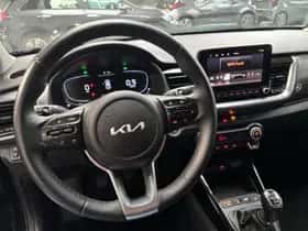 Kia Stonic (2024) thumbnail 4