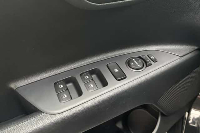 Kia Stonic (2024) thumbnail 5