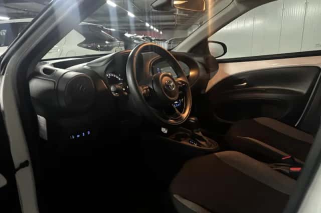 Toyota Aygo (2022) thumbnail 2