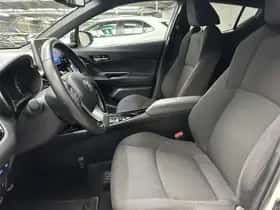 Toyota C-HR (2019) thumbnail 2