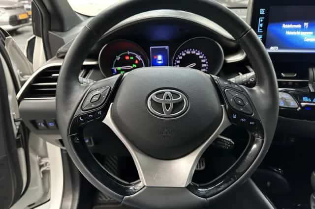 Toyota C-HR (2019) thumbnail 11