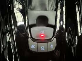 Toyota C-HR (2019) thumbnail 18
