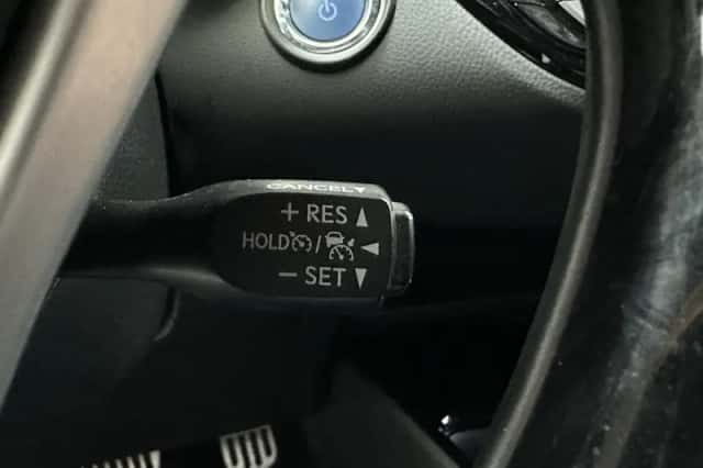 Toyota C-HR (2019) thumbnail 8