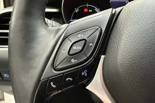 Toyota C-HR (2019) thumbnail 9