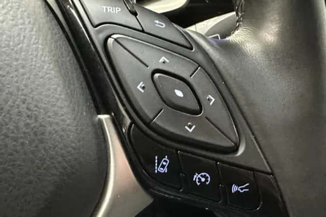 Toyota C-HR (2019) thumbnail 10