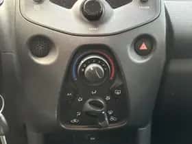 Toyota Aygo (2016) thumbnail 11