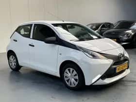 Toyota Aygo (2016) thumbnail 18