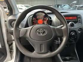 Toyota Aygo (2016) thumbnail 9