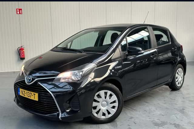 Toyota Yaris (2015) thumbnail 1