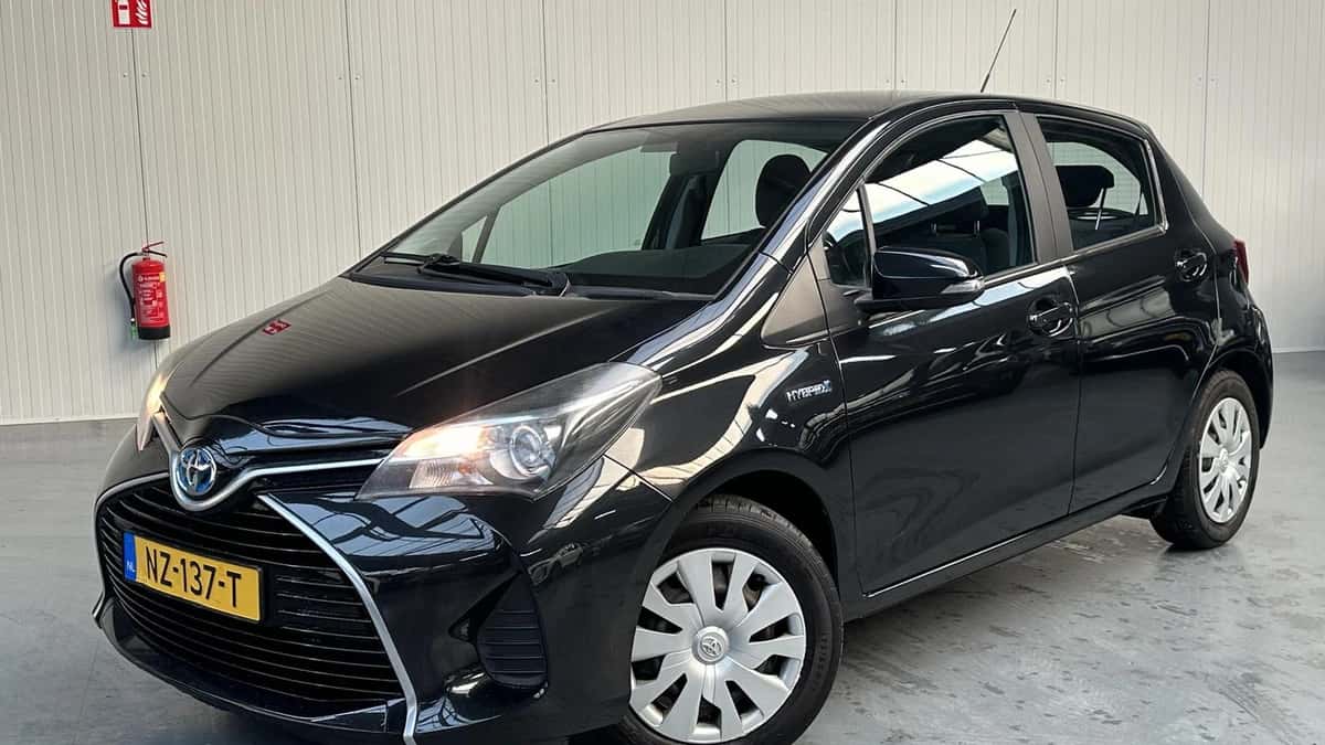 Toyota Yaris (2015) — foto 1