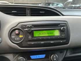 Toyota Yaris (2015) thumbnail 11