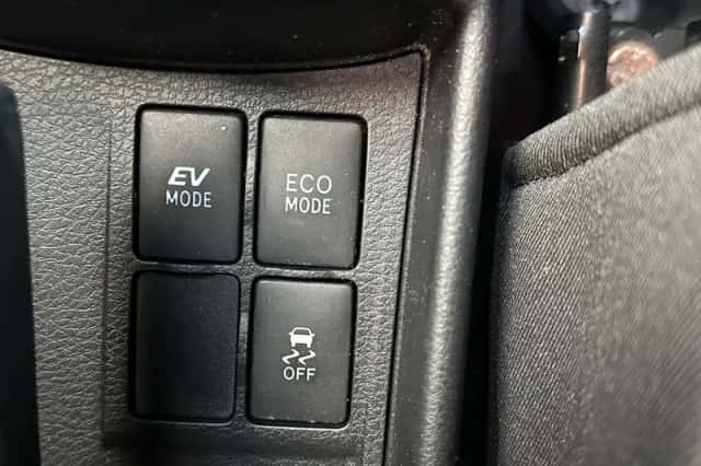 Toyota Yaris (2015) thumbnail 14