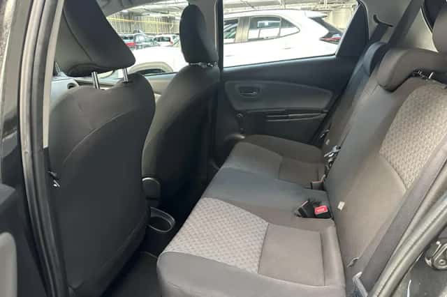 Toyota Yaris (2015) thumbnail 15