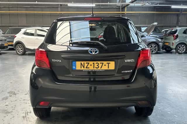 Toyota Yaris (2015) thumbnail 17