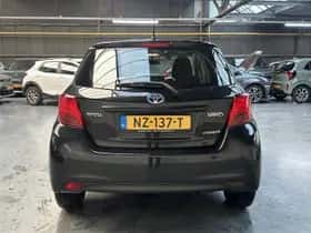 Toyota Yaris (2015) thumbnail 17