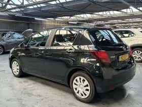 Toyota Yaris (2015) thumbnail 18
