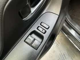 Toyota Yaris (2015) thumbnail 3