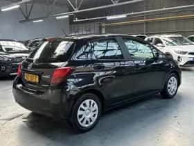 Toyota Yaris (2015) thumbnail 22