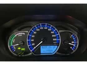 Toyota Yaris (2015) thumbnail 5