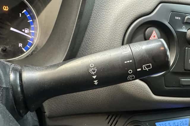 Toyota Yaris (2015) thumbnail 7
