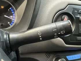Toyota Yaris (2015) thumbnail 7