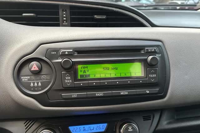 Toyota Yaris (2015) thumbnail 10