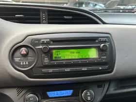 Toyota Yaris (2015) thumbnail 10