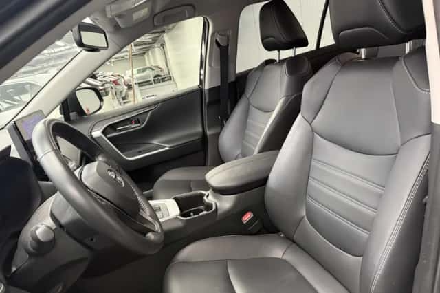 Toyota RAV4 (2024) thumbnail 2